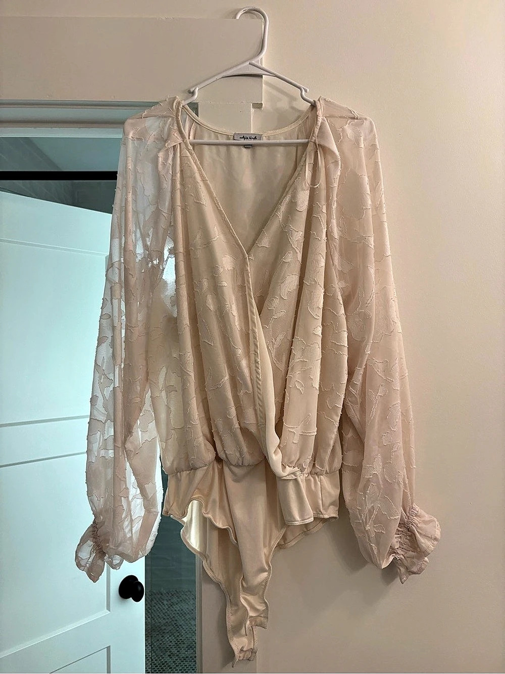 white birch Floral Wrap Blouse in Cream Size XL